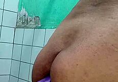 De mañana es relajante estimularse el culo en gay solo