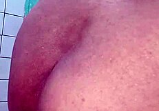 De mañana es relajante estimularse el culo en gay solo