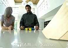 स्पाईफैम सौतेले पापा ने ईस्टर पर मॉन्स्टर लंड से जोरदार स्कोर किया