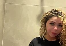 vazou video da aluna gostosa da academia. personal trainer leaked it to the company group chat.