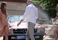 स्लट्टी कारवॉश बीएफएफएस किटाना ल्यूर और ज़्लाटा शाइन पूल के पास हार्ड कॉक शेयर करती हैं?