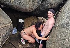 athletic brunette brenda floripa gives tasty blowjob to saymon in jurerê