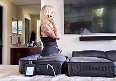 Big Step Sister Shares Bed On Vacation With Kali Roses And Alex Adams