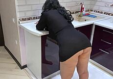 Stepmom wears short dress to tease stepson with her ass for homemade sex