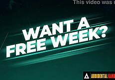 शरारती बुकवर्म को लाइब्रेरी में सहपाठियों ने गैंगबैंग किया