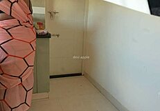 Whoa! Tamil owner jerks cock before maid Sasikala in kitchen!