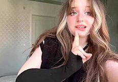 बड़ी गांड वाली टिंडर ई-गर्ल ने ट्रुथ ऑर डेयर हारी, फेसटाइम पर मस्ती करती हुई 😜