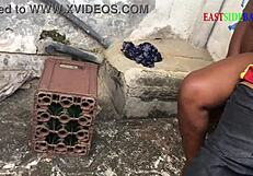 बहनें लैंडलॉर्ड के बेटे को बाहर जोरदार चोदतीं