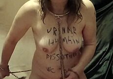 2025 03 08 esclave f urinoir humain