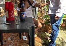 60 साल का परवर्ट बार में लड़की को चोदता है