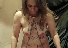 2025 03 08 esclave f urinoir humain