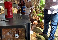 60 साल का परवर्ट बार में लड़की को चोदता है