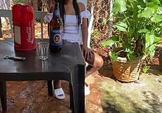 60 साल का परवर्ट बार में लड़की को चोदता है