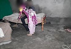 अरे, देखो ये हॉट मेड डॉगीस्टाइल क्विकी में जोर से चोदी जा रही है!