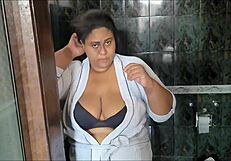 Visitei minha professora na casa dela e ela acabou fudendo com seu aluno no sigilo