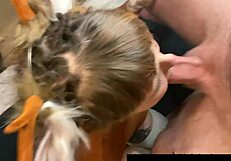 यार, मैं यकीन नहीं कर सकता कि इस क्यूट कॉस्ट्यूम्ड गर्ल ने मेरा फेसफक लिया!