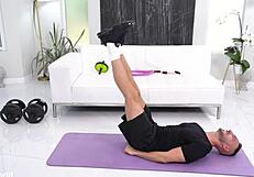 शैनल कैमरिन बॉयफ्रेंड को वाइल्ड डीपी थ्रीसम में लूर करती है। पर्सनल ट्रेनर जॉइन करता है इंटेंस राइड के लिए!