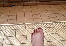 a quick clip showing my feet in a bisexual gay amateur scene