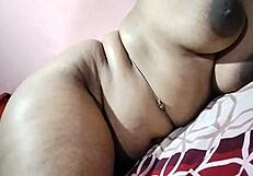 18+ लड़की दोस्त के पापा को वाइल्ड फुल एचडी चोदाई में लुभाती है