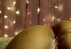 novinha cheia de tesão se masturbando com prazer intenso