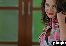 Sexy Small Tits Babe Melissa Jean Undresses, Exposing Hot Natural Body And Posing Naked