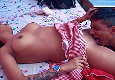 18 साल का इंडियन कपल हार्डकोर एक्शन में मस्ती करता है