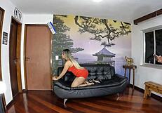 Elisa Ferraz na sua primeira vez na mansão se prepara para sua primeira DP