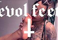 toe sucking craving turns intense in bisexual threesome