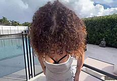 सेक्सी नर्डी लातीना किरा पेरेज जेमैक्स के पिछवाड़े में चोदी जाती है