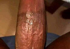 स्टॉकिंग्स में गुलाम की तरह डीप थ्रोटिंग सेक्सटॉय