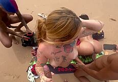 Eu e minha amiga tiramos o biquíni na praia da bahia e demos pra todos os machos