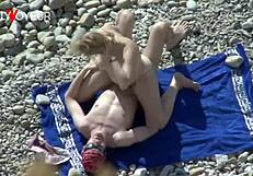 रसीली गांड वाली व्हाइट गर्ल को पब्लिक बीच पर डॉगी स्टाइल में चोदा