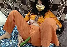 पाकिस्तानी सौतेली बेटी खीरे के साथ पकड़ी गई, सौतेले बाप ने चोदा