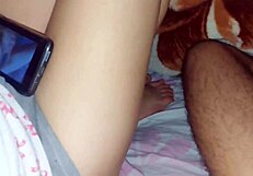 पॉर्न देखकर उसकी चूत टपकती है वह रफ फकिंग के लिए भीख माँगती है!