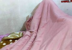 पॉर्न देखकर उसकी चूत टपकती है वह रफ फकिंग के लिए भीख माँगती है!