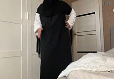 Arab Stepmom in Hijab Shows Pantyhose to Stepson, Masturbates to Orgasm!