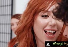 मॉमीज बॉय: बस्टी मिल्फ्स ने स्पर्म डोनर को रिवर्स गैंगबैंग में घेरा