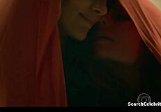 पाओला ओलिवेरा और मारिया फर्नांडा कैंडिडो की भाप से भरी सीन