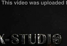 आज्ञाकारी 18+ बहनें बीडीएसएम में पेशाब से भरी जाती हैं