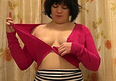 milf shows off beautiful ass and hairy pussy in solo play.