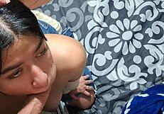 मेरी गर्लफ्रेंड डीपथ्रोट दे रही चेहरे पर कम की प्यासी