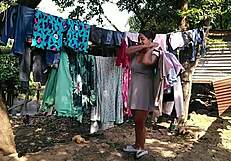 प्रेग्नेंट फोरमैन की वाइफ मेरे साथ लेस्बियन सेक्स चाहती है