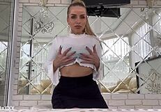 Does sexy cougar squirt with vibrator?