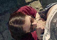 एमेच्योर स्लट आउटडोर स्ट्रेंजर से डीपथ्रोट क्रेव कर रही