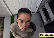 सेक्सी ब्रूनेट एंजेलिना मून बड़ा डिक चूस रही है, डीप स्लाइड, ओप्स