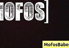 सेक्सी ब्रूनेट एंजेलिना मून बड़ा डिक चूस रही है, डीप स्लाइड, ओप्स