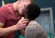 अफ्रीकी हॉटवाइफ ने यूरोपियन बड़े लंड पर जोरदार सवारी की