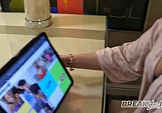 ब्लैक ब्लॉन्ड रेमी डॉल्स की सिर्फ एनल सीन में स्पेसिफिक डिटेल्स