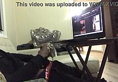 बस चिल कर रहा हूँ जबकि मुस्लिम मिल्फ स्मोकर मुझे वाइल्ड ब्लोजॉब दे रही है