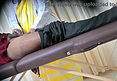 यो, देसी डॉक्टर साहिया हॉस्पिटल में मरीज को हैंडजॉब दे रही है! 😜